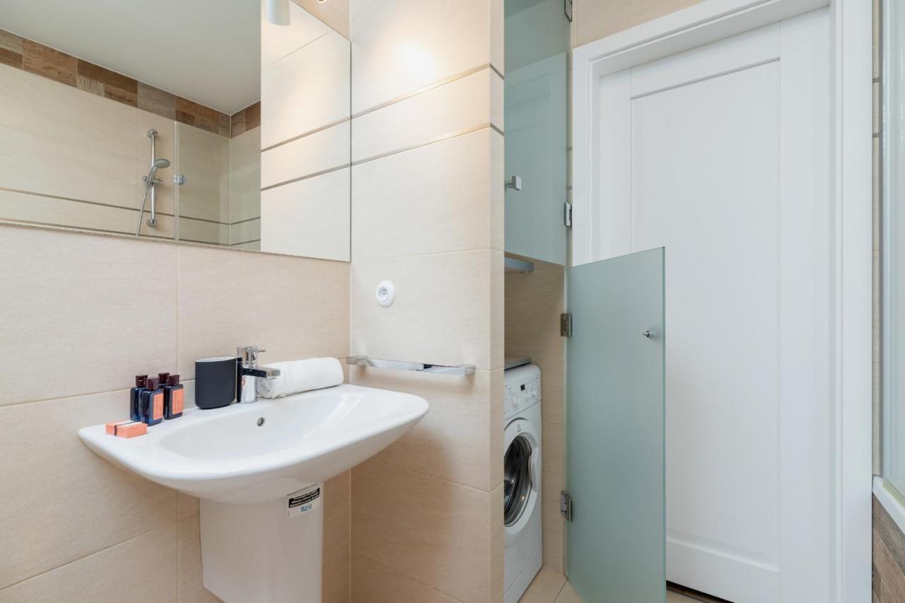 Politechnika Krakowska Apartment By Renters Prestige Esterno foto