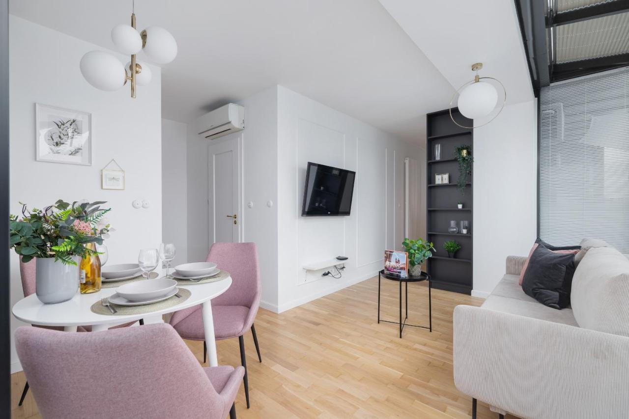 Politechnika Krakowska Apartment By Renters Prestige Esterno foto